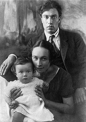 Boris Pasternak with family 1920s.jpg