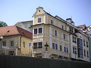 Archivo:Bratislava-dom u dobrého pastiera