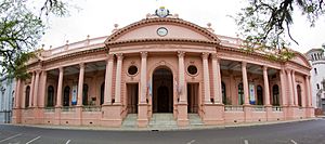Archivo:Casa de Gobierno de Corrientes - Fachada calle Salta