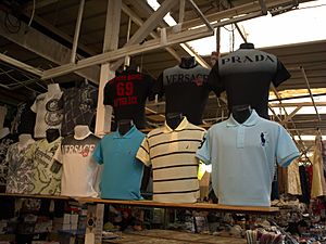 Archivo:Counterfeit designer shirts