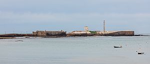 Archivo:Faro de San Sebastián, Cádiz, España, 2015-12-08, DD 52