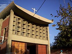 Archivo:Iglesia de Cristo Rey, Caucete, San Juan (EagLau-2008)
