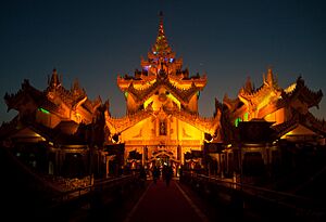 Archivo:Kandawgyi Palace