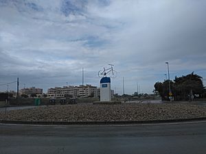 Archivo:Monumento a "El Ciclista Vulnerable" en Jerez de la Frontera (España) IMG 20200516 104417 133