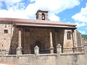 Archivo:Neila.Iglesia de Santa María.Pórtico lateral