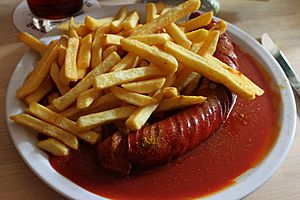 Archivo:Nepomuk Altenkunstadt Currywurst Pommes