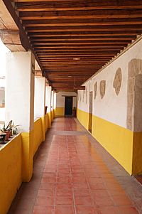 Archivo:Pasillo convento templo SanMatias Iztacalco