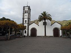 Archivo:Plaza San Marcos e Iglesia de San Marcos Evangelista en Tegueste