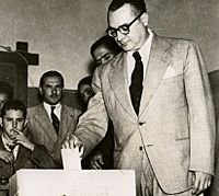 Archivo:RB, votando en los comicios del 27 de octubre de 1946
