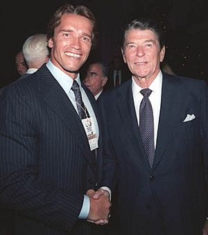 Archivo:Reagan+Schwarzenegger1984