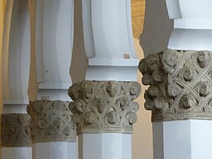 Archivo:Santa María la Blanca, cuatro capiteles, Toledo, España, 2015
