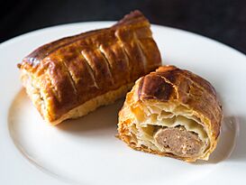 Saucijzenbroodje.jpg