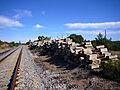 Traviesas apiladas junto a la estación de ferrocarril Losacio-San Martín de Tábara