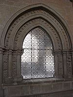 Archivo:Ventana de la sala capitular del Monasterio de Cañas