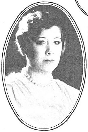 Archivo:1929-01-01, Estampa, Las redactoras y colaboradoras de Estampa (cropped) Concha Peña