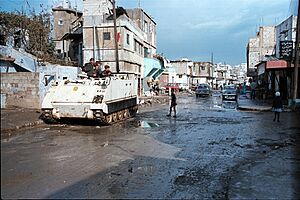 Archivo:2nd Bersaglieri Battalion in Lebanon 1982