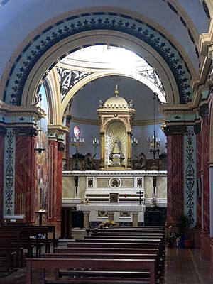 Archivo:655 Ermita de Mig Camí (Tortosa), nau i altar