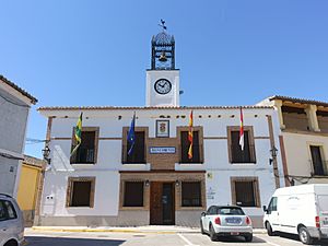 Archivo:Ayuntamiento de Las Herencias 02