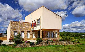 Archivo:Ayuntamiento de Santa María de Valverde