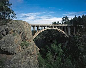 Archivo:Beaver Creek Bridge in Wind Cave National Park