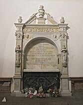 Convento de Santo Domingos de Bonaval - Panteón de galegos ilustres - 02 - Rosalía de Castro