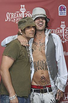 Archivo:Criss Angel and Tommy Lee