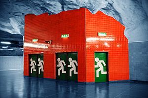 Archivo:Emergency exit Stockholm metro