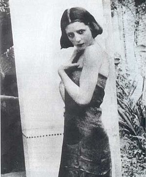 Archivo:Eva Perón - 15 años