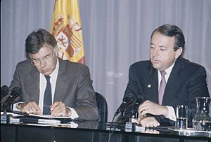 Archivo:Felipe González en rueda de prensa con el presidente de Costa Rica. Pool Moncloa. 27 de enero de 1993