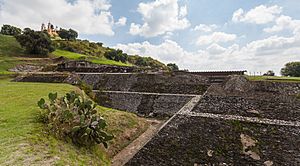 Archivo:Gran Pirámide de Cholula, Puebla, México, 2013-10-12, DD 12