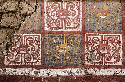 Archivo:Huaca de la Luna - Representaciones murales geométricas con divinidades