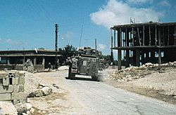 Archivo:Israeli troops in south Lebanon (1982)