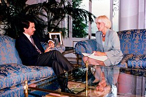 Archivo:José María Aznar recibe a la alcaldesa de Cádiz. Pool Moncloa. 31 de mayo de 2000