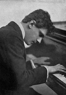 Leo Ornstein as a young man.jpg