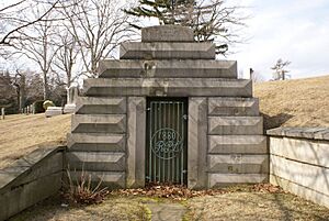Archivo:Lugar-Chatteron Mausoleum 300