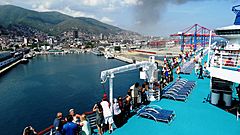 Archivo:MS Monarch - Caribbean Cruise - Venezuela (15039875274)