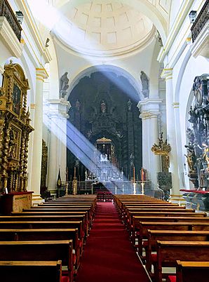 Archivo:Nave Principal de la Iglesia del Salvador y Santo Domingo de Córdoba
