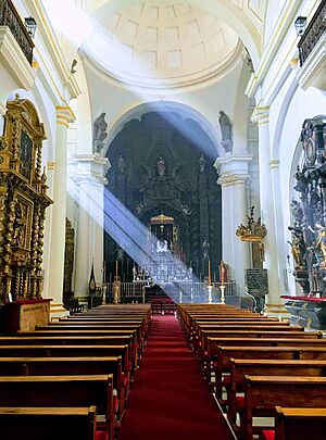 Archivo:Nave Principal de la Iglesia del Salvador y Santo Domingo de Córdoba