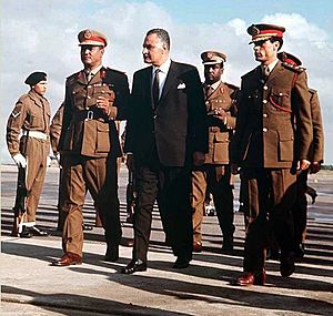 Archivo:Nimeiry, Nasser and Gaddafi, 1969