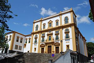 Archivo:Palácio dos Capitães Generais - Fachada da Igreja do Colégio