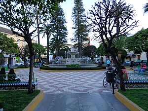 Archivo:Plaza de la Constitución de Dos Hermanas