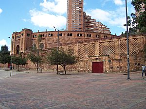 Archivo:Plaza de toros de Bogotá - Cerca