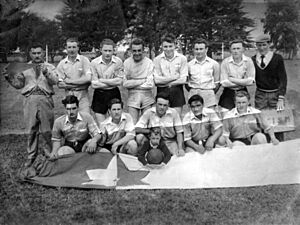 Archivo:Primer equipo antiguo