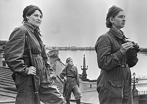 Archivo:RIAN archive 732 Girls on duty