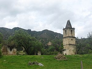 Archivo:Ruinas de la Iglesia de Sativaviejo