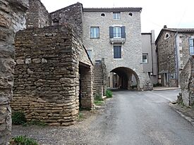 Saint-Maurice d'Ardèche - Centre du village et entrée de la mairie.jpg