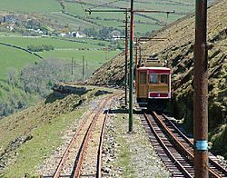 Archivo:Snaefell Mountain Railway car no 4 on mountain