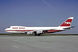 Archivo:TWA Boeing 747-156 Volpati-1