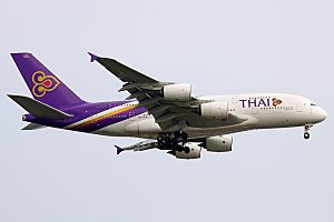 Archivo:Thai Airbus A380 Kustov-1