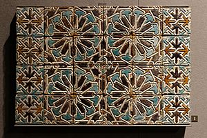 Archivo:Tiles Louvre 74.1983.3.1 n01